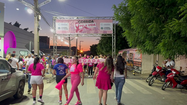 A corrida movimentou a cidade de Catolé nesta quinta-feira.jpg