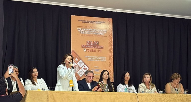 Mesa de abertura do evento em Pombal.jpeg