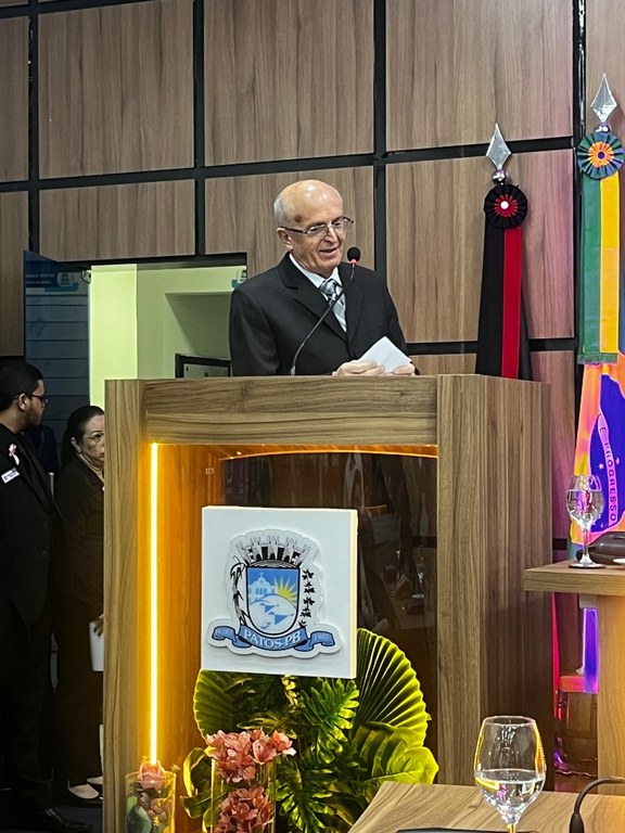 Médico e ex-secretário de saúde da Paraíba, Geraldo Medeiros foi homenageado .jpg