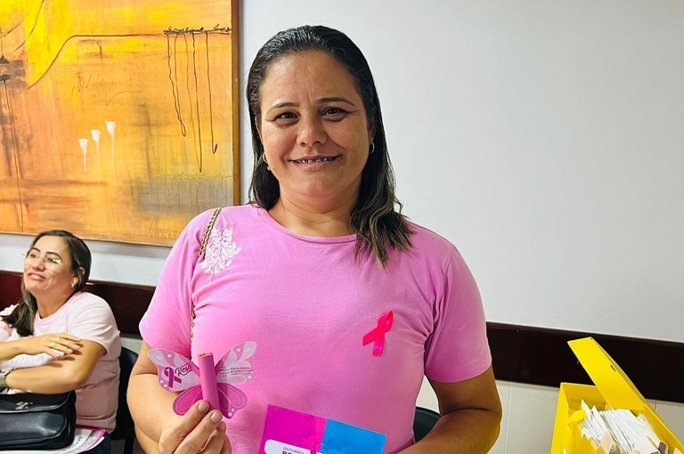 Além das consultas, foi  distribuido panfletos educativos do Outubro Rosa e Novembro Azul.jpg