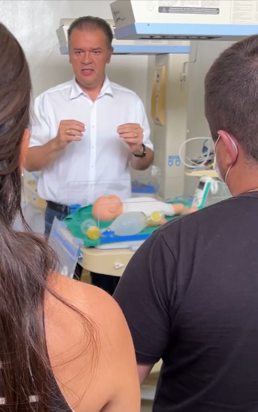 Treinamento foi conduzido pelo Pediatra Umberto Júnior.jpg