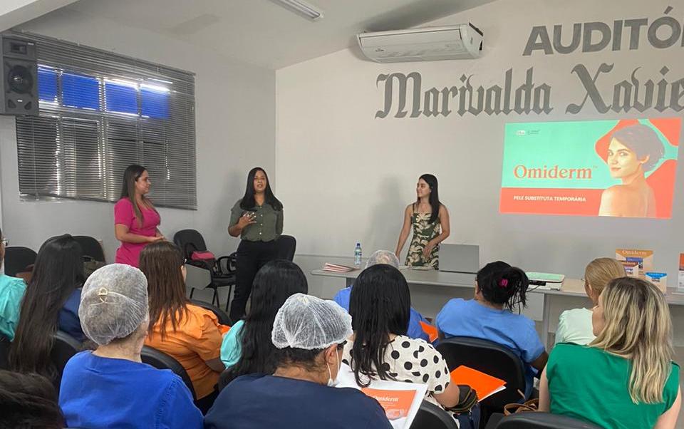 O treinamento foi dado para Enfermeiros e Técnicos de Enfermagem que atuam na Comissão de Pele do Hospital de Patos.jfif