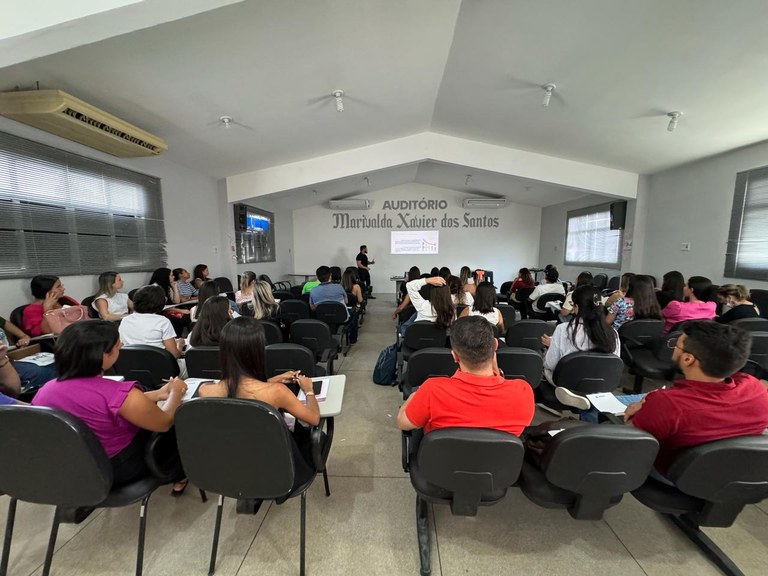 O treinamento reuniu nutricionistas, enfermeiros, médicos e outros profissionais.jpg