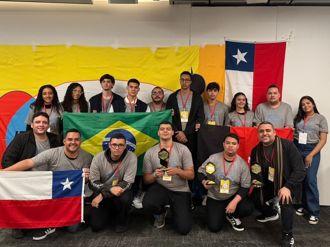 Estudantes do Projeto Limite do Visível vencem torneio internacional de robótica, no Chile