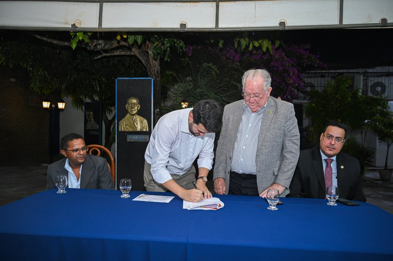 09_12_2025 Assinatura do Termo  do Fomento com APL (Daniel Medeiros) (41).jpeg