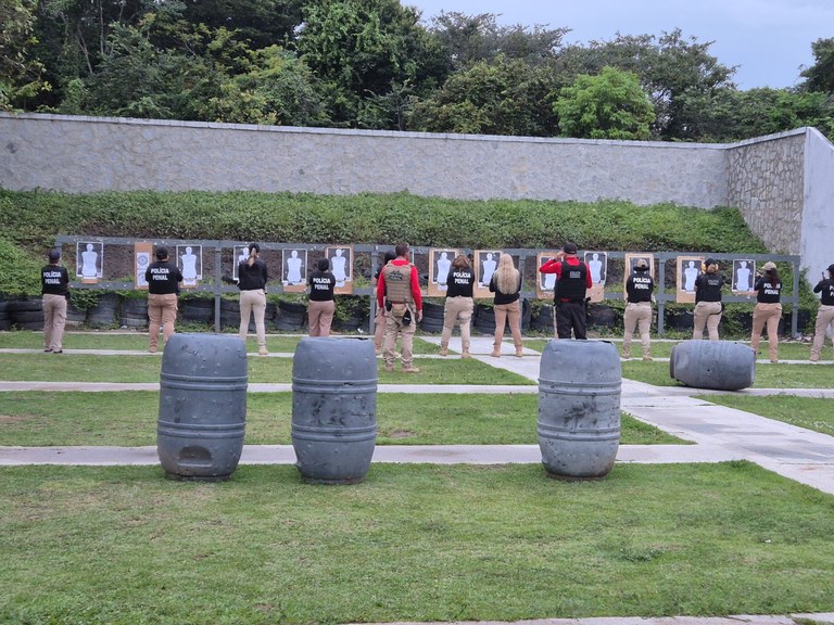 curso-armamento-e-tiro-para-mulheres-2.jpg