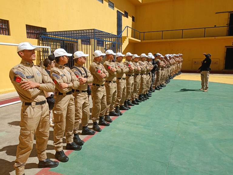 Alunos da Polícia Militar de Cajazeiras visitam o Presídio Padrão_3.jpg