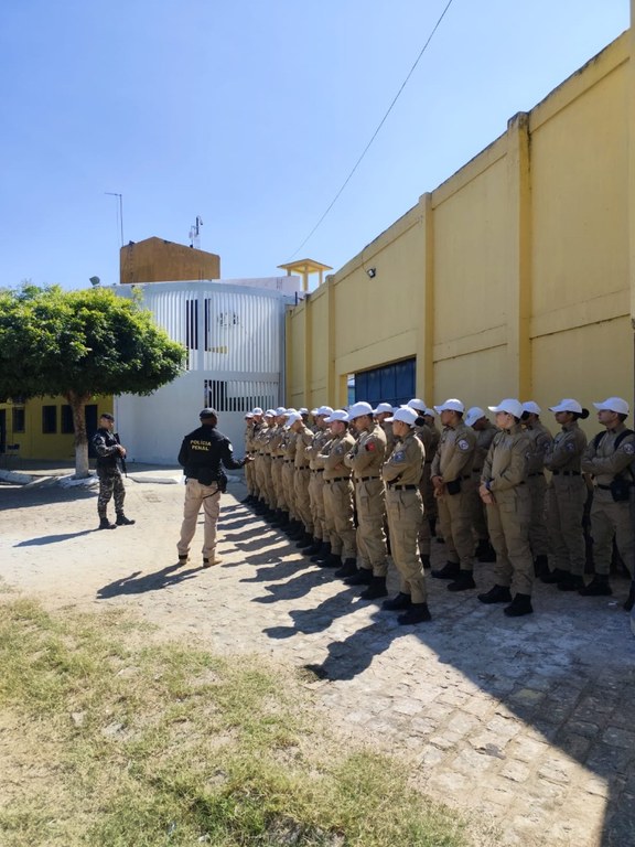 Alunos da Polícia Militar de Cajazeiras visitam o Presídio Padrão_9.jpg