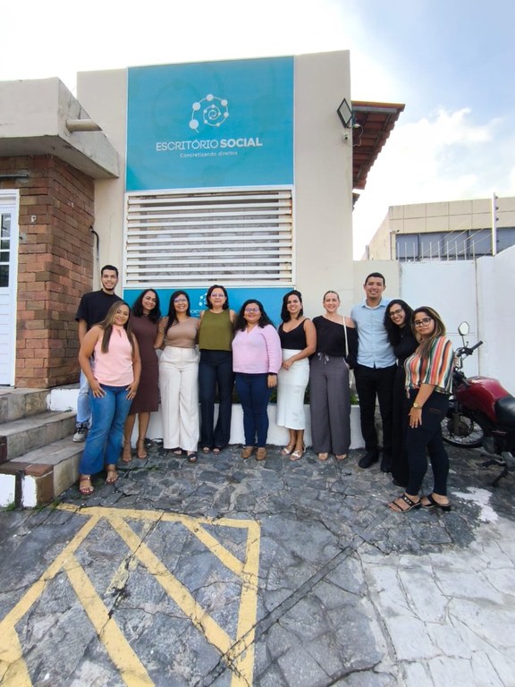 Equipes de Pernambuco visitam escritório social_2.jpg