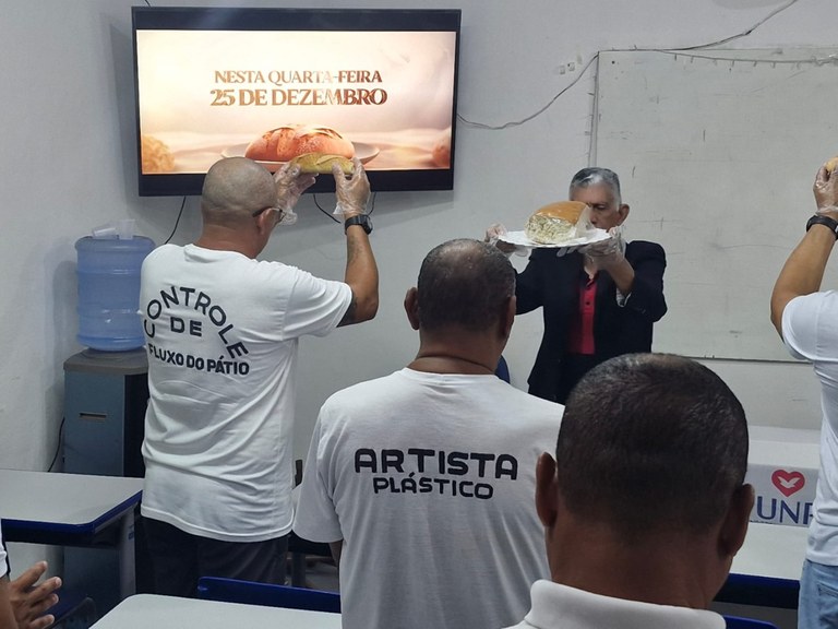 Espiritualidade_partilha do pão_Penitenciária Sílvio Porto_UNP_1.jpeg