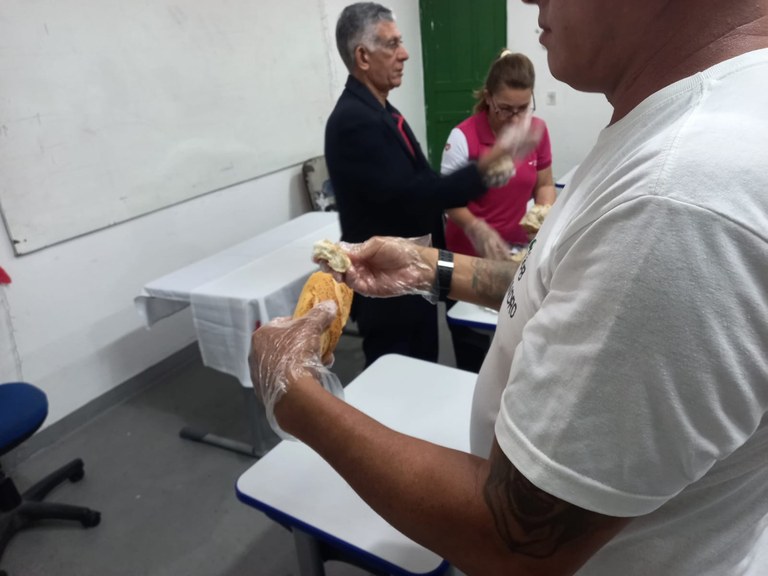 Espiritualidade_partilha do pão_Penitenciária Sílvio Porto_UNP_2.jpg