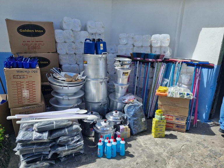 Seap-PB entrega kits de higiene e utensílios de cozinha para a Penitenciária Sílvio Porto_2.jpg