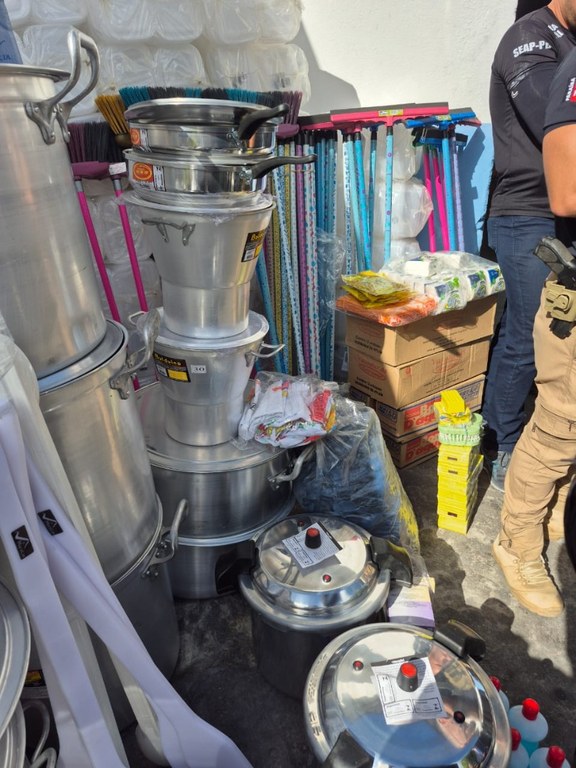 Seap-PB entrega kits de higiene e utensílios de cozinha para a Penitenciária Sílvio Porto_13.jpg