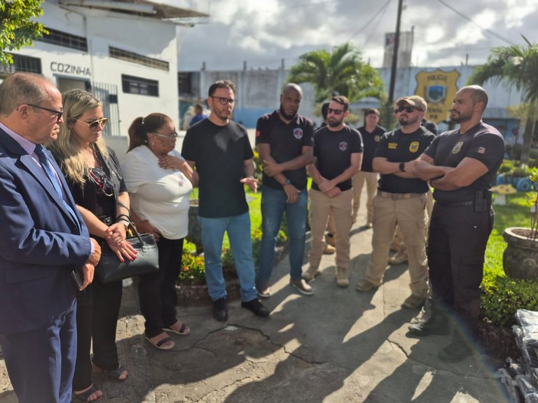 Seap-PB entrega kits de higiene e utensílios de cozinha para a Penitenciária Sílvio Porto_14.jpg