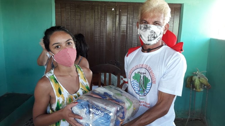 entregas cestas básicas a atingidos por barragens