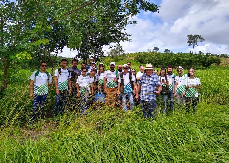 04_07_19 Alunos de Agroecologia conhecem projeto de Integração lavoura, pecuária e floresta na Empaer (4).jpg