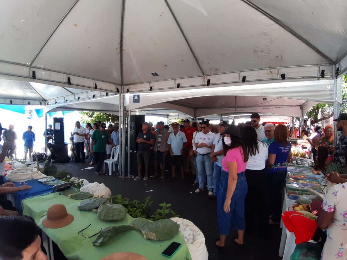 Feira Agropecuária em Cajazeirinhas supera expectativa de público e vendas