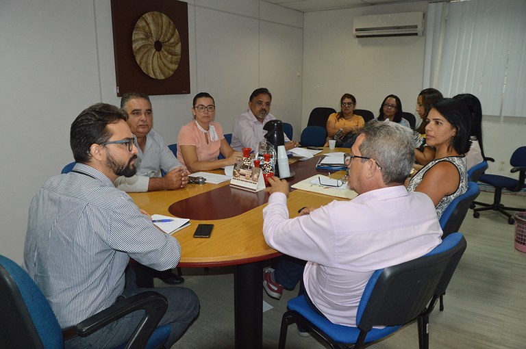 05-02-20 Reunião com profissionais  que atuarão nos Creas Regionais  (1).JPG