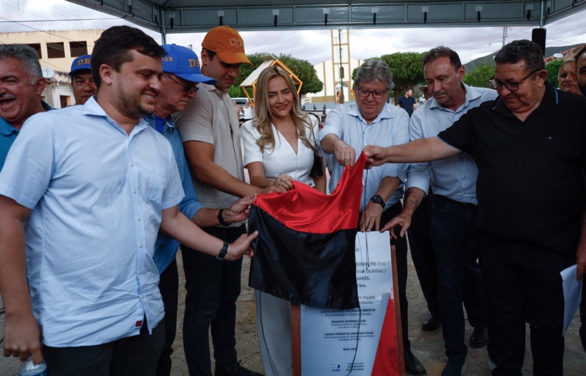 João Azevêdo entrega PB-356 e assegura desenvolvimento econômico do Vale do Piancó