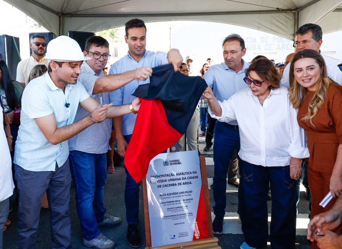 Lucas Ribeiro entrega obras viárias e inspeciona ações na Educação em São José de Espinharas e Cacimba de Areia